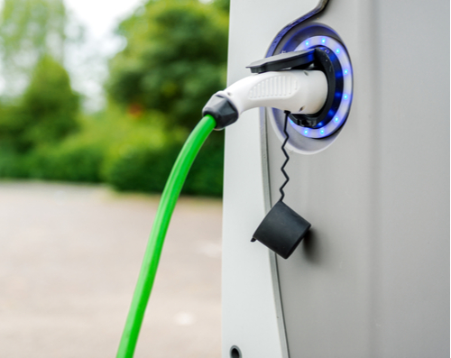 Por qué cambiar vehículos basados en combustibles fósiles por versiones eléctricas?